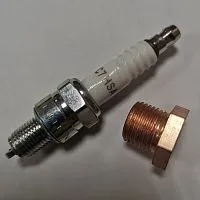 Ремкомплект головки цилиндра (ввертыш+свеча зажигания A7TC) мопеда, питбайка, скутера 