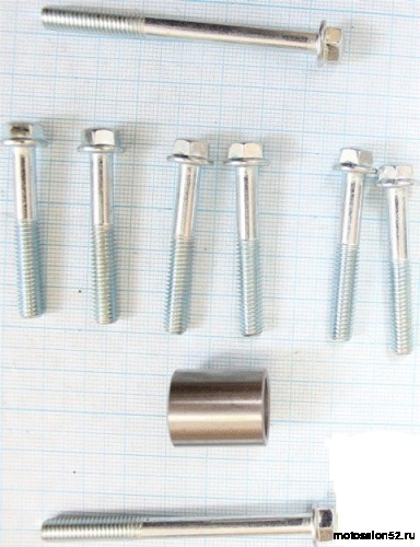 Болты крышки вариатора + втулка сектора кикстартера скутер 139QMB 