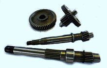 Редуктор 157QMJ длинный вал ведомый (L=195мм) + вал ведущий (L=172мм) + шестерня промежуточная 