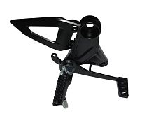 Подножка водителя HIRO 250 правая, в сборе с кронштейном и педалью тормоза 